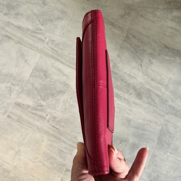 Tignanello  Wallet on chain Crossbody bag phone case  fuchsia  Padded  EUC  7.5w - Picture 4 of 17